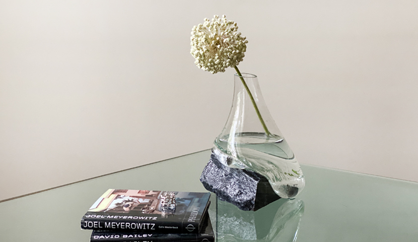 گلدان شیشه ای با سنگ 04191Wavy Black  